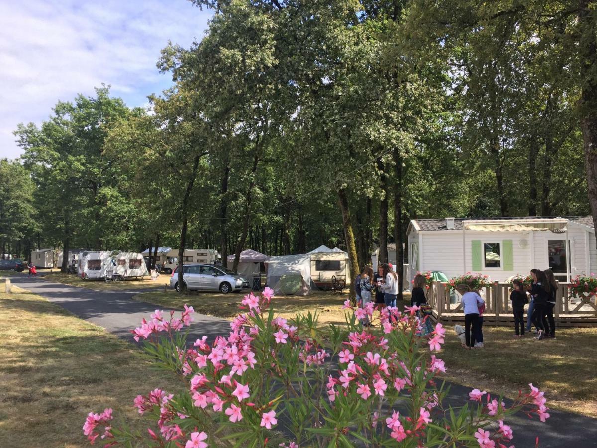 فندق Saint-Sauveur في  Camping Les Petites Minaudieres المظهر الخارجي الصورة
